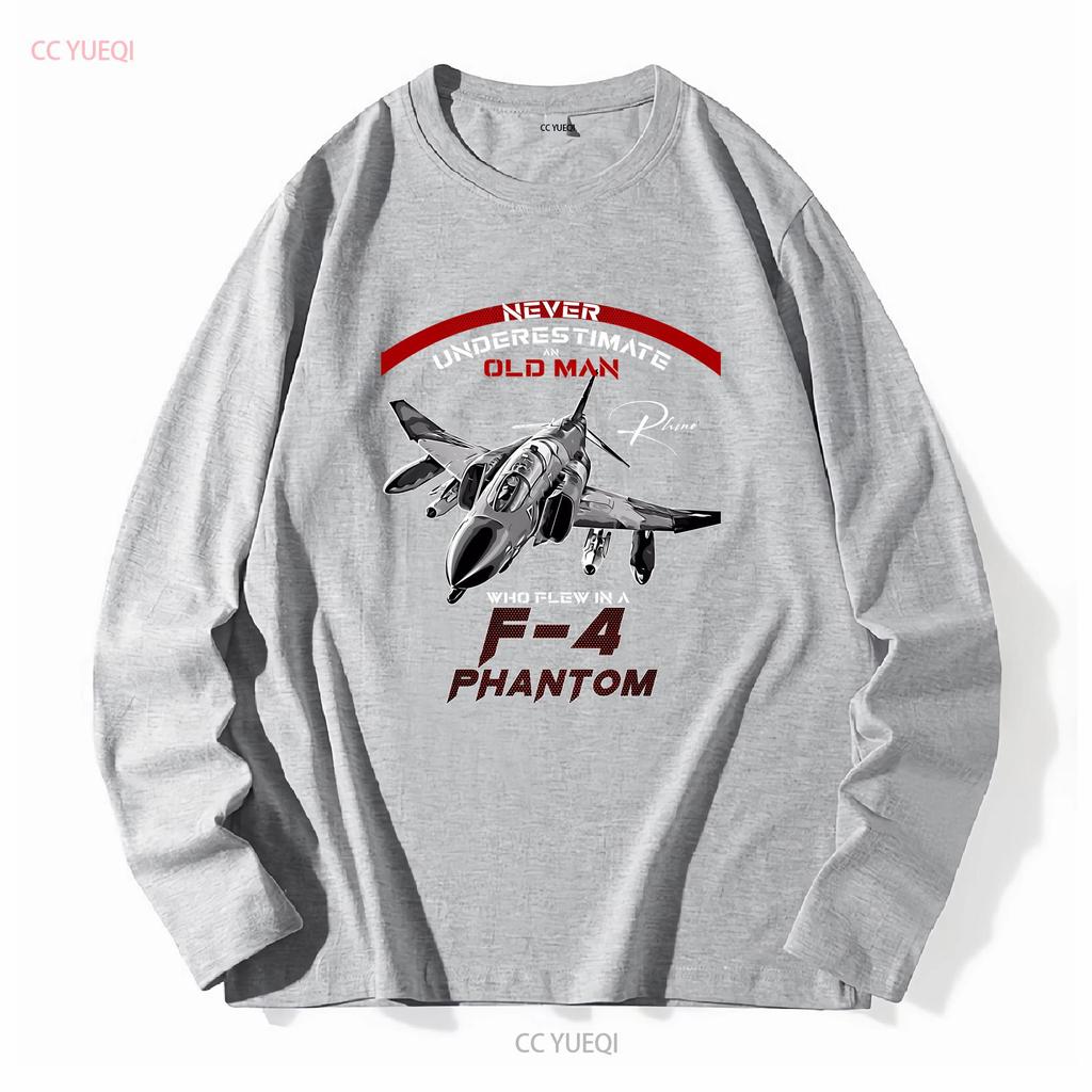 F4 Phantom Never Underestimate an Old Man Who Flew In a Classic T Shirt Vintage Washed Streetwear Stylish Versatile Soft