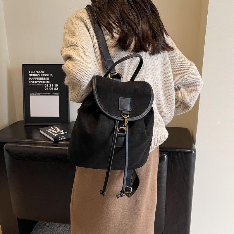 Large capacity bag 2025 new casual versatile backpack women's portable bucket bag matte retro going out backpack