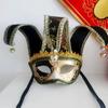 Venezianische Retro Herren Halbmaske Italienischer Stil Maskenballmaske mit Metallglöckchen für Halloween Weihnachtsfeier Dekoration
