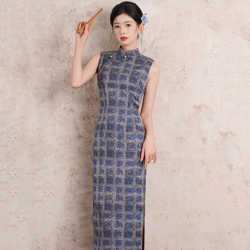 Modern Chinese-Inspired Sleeveless Long Cheongsam Dress With Grid Stand Collar Design Women 2026