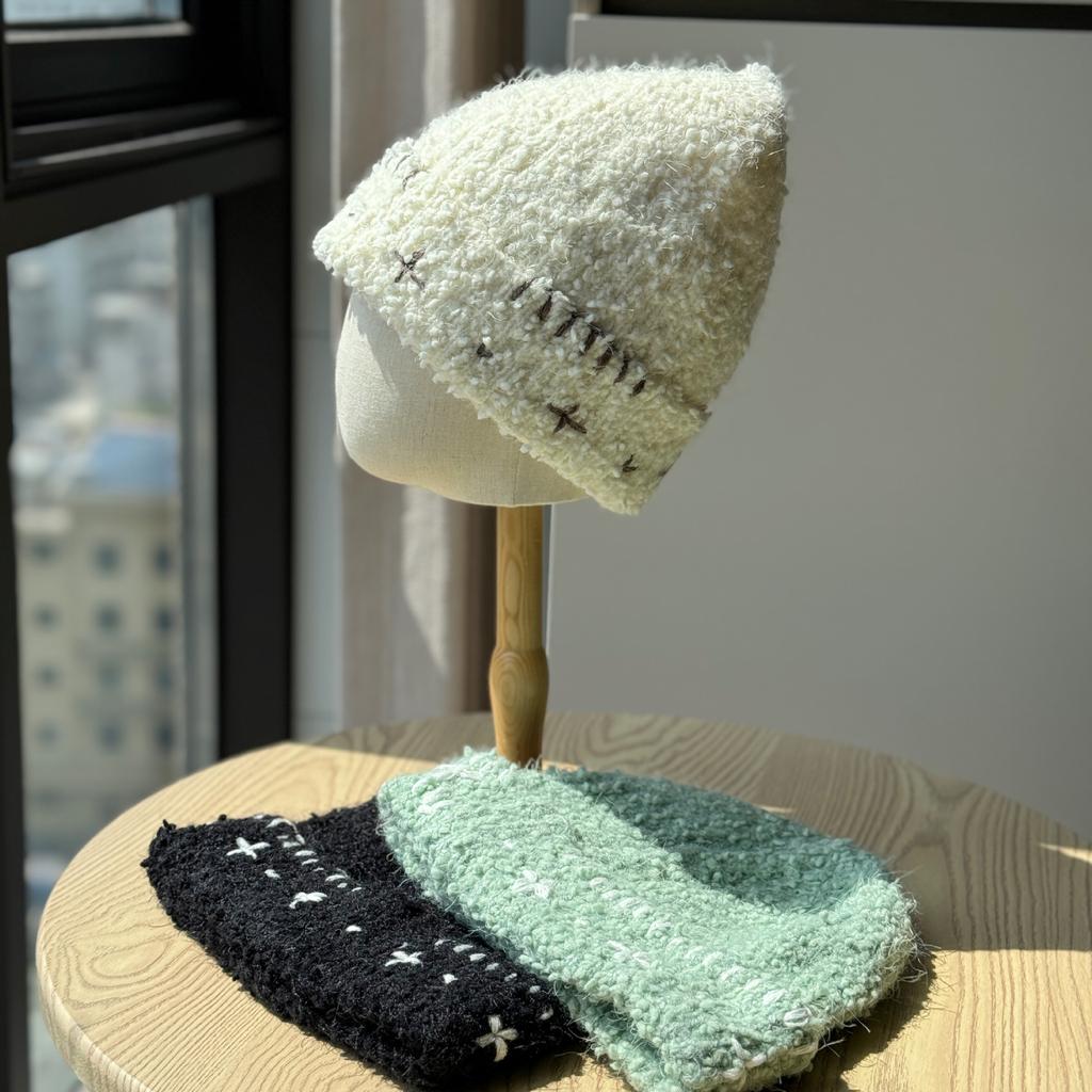 Handmade Crocheted Hat for Women In Autumn and Winter Thickened and Warm Ear Protecting Face Showing Small Woolen Cold Hat