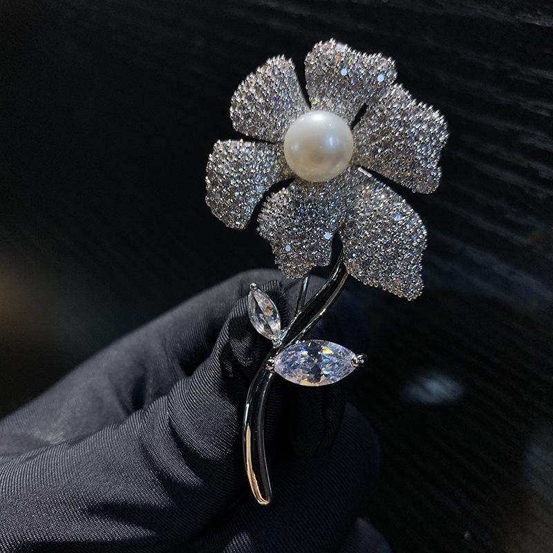 Dili Xue Luxury Zircon-Embellished Rose Brooch for Women