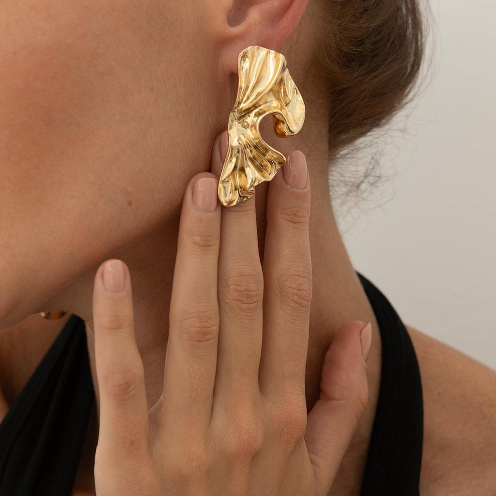 Wind Design Liquid Metal Pleated Stud Earrings, Fashionable Irregular Percussion Pattern Rose Earrings