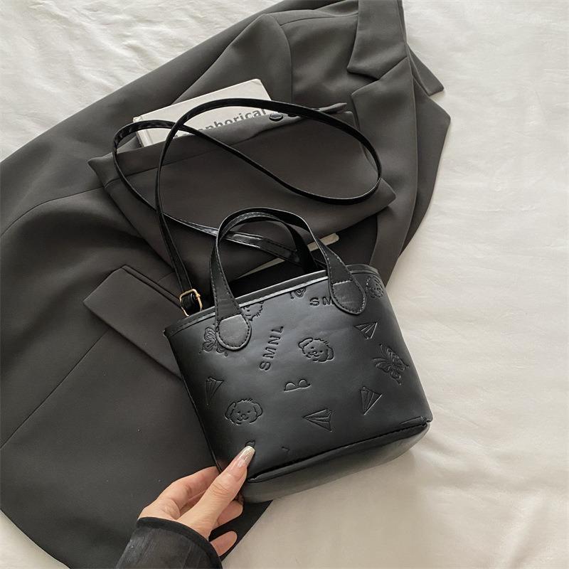 

Embossed butterfly portable bucket bag spring and summer new fashion shoulder messenger bag popular small bag