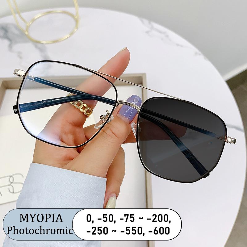 New Brand Myopia Glasses Women Oversized Alloy Frame Blue Light Blocking Photochromic Eyeglasses for Men and Women