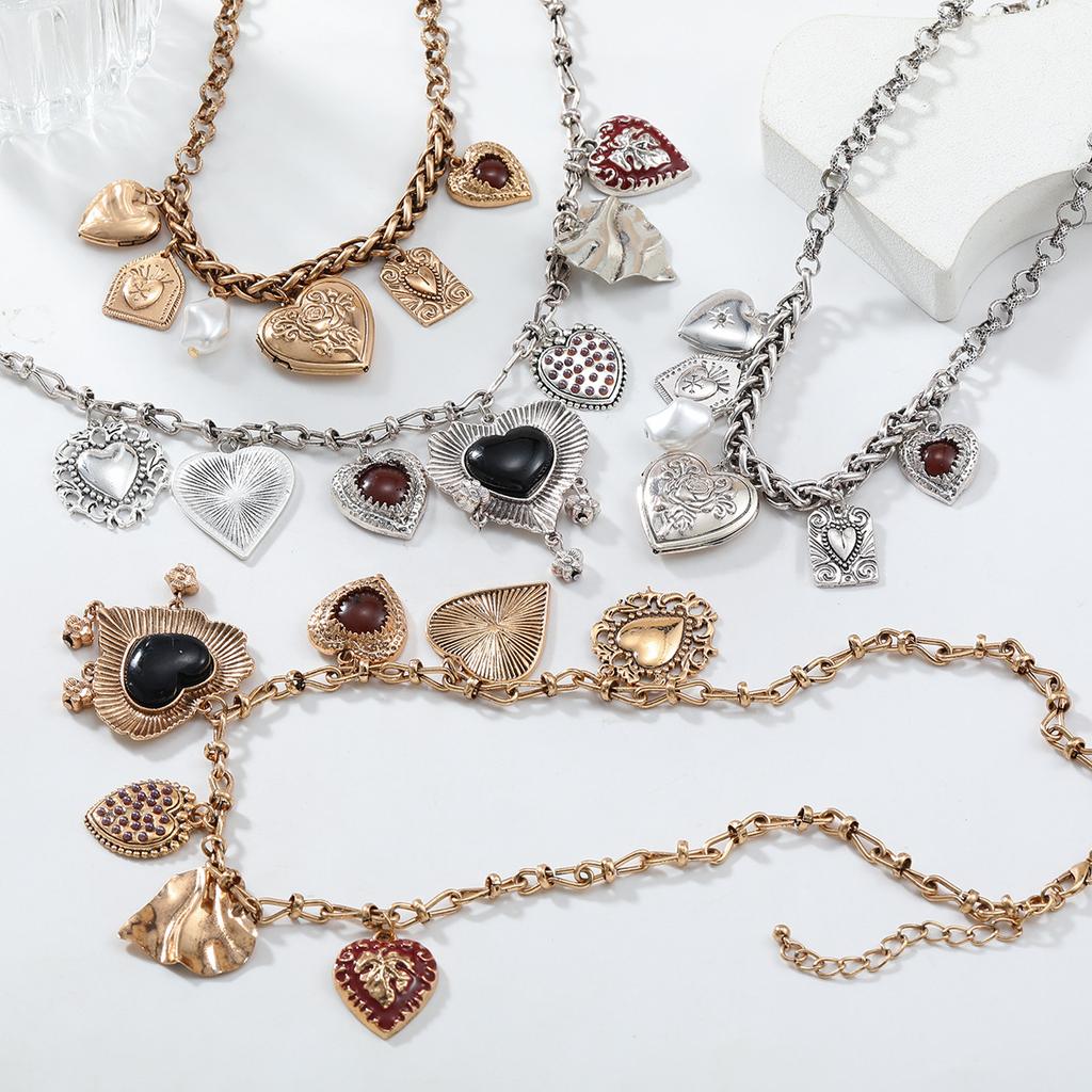 Ladies' Retro Love Pendant Necklace