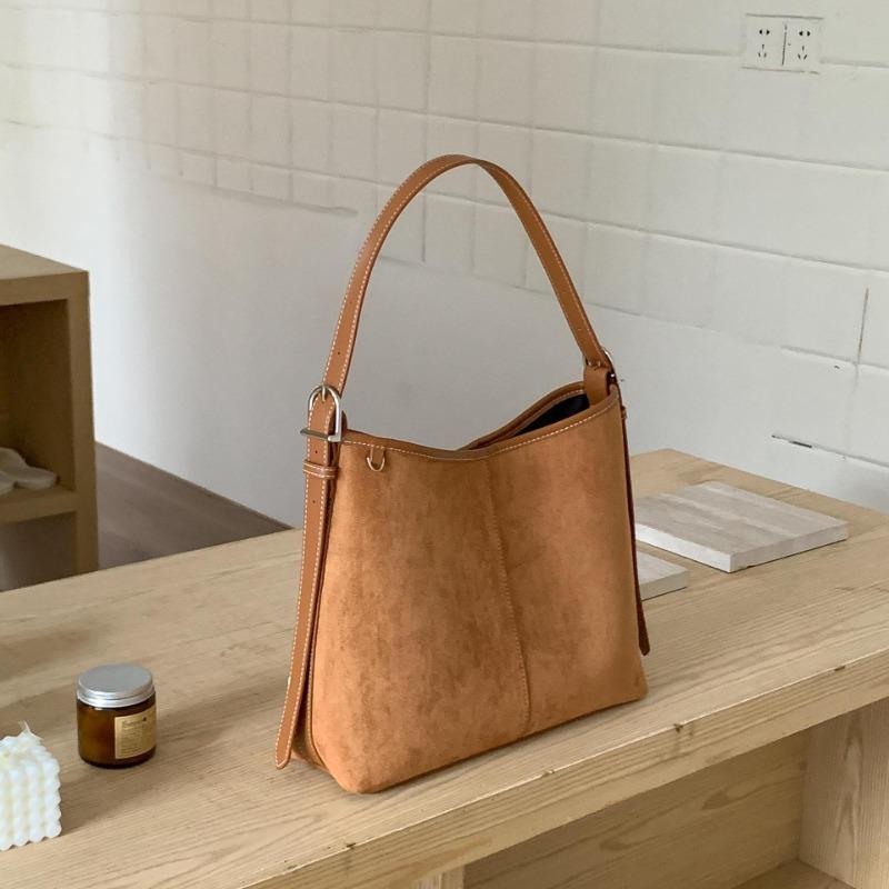 Autumn and winter suede bags, new suede retro wind tote bags, large-capacity women's shoulder bags.