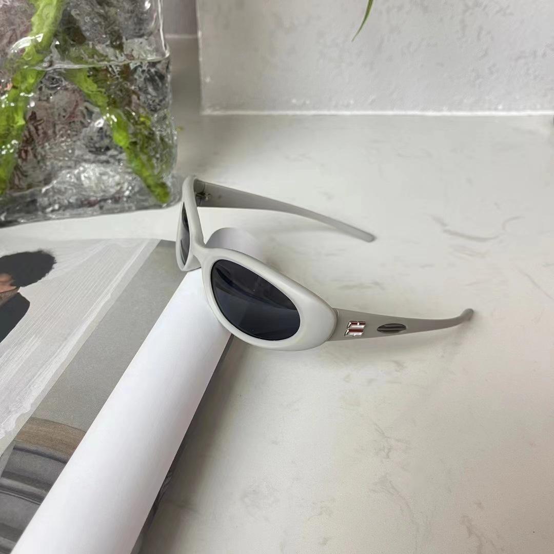 

Fashion Stylish Sunglasses Women Oval Shape Anti-Reflective Women Sun Glasses Party Club Show Men Sunglass