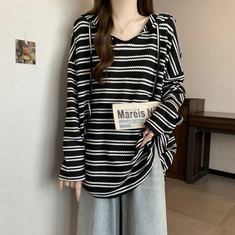 Korean Style Maternity Striped Hoodie T-shirt - Loose Fit, Versatile, Age-Reducing Spring Wear