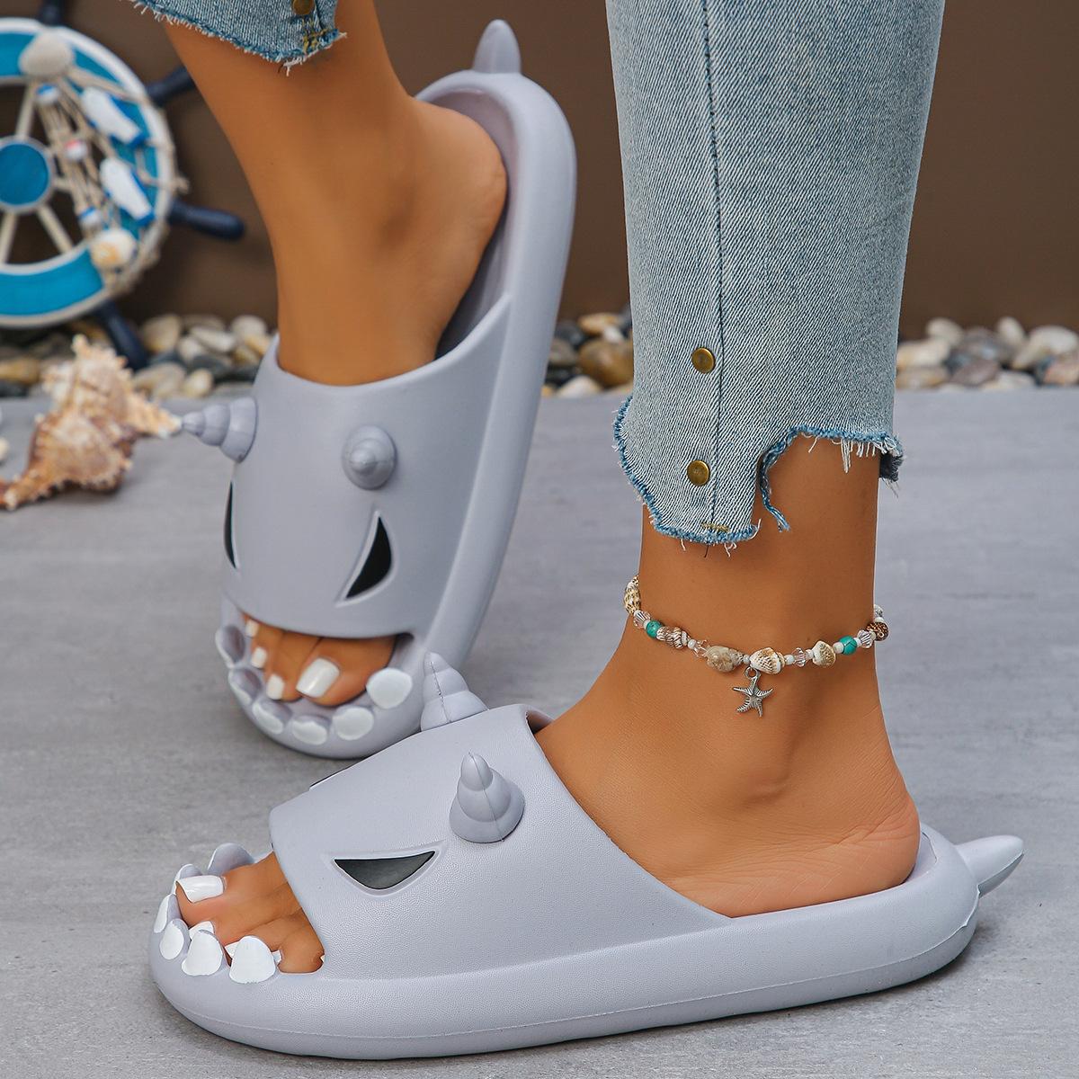 

Интернет-знаменитости внешняя торговля взрыв толстая подошва тапочки-акулы лето пара мужчины и женщины носят один и тот же стиль на улице крутые тапочки один слово 41 светло-серый