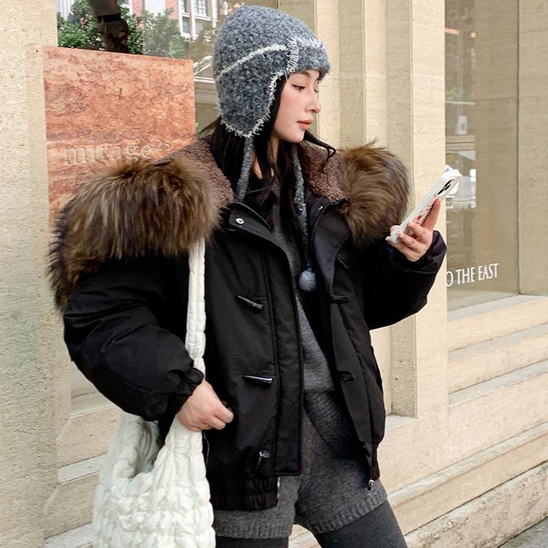Korean casual pie overcomes women's short raccoon, big fur collar horn buckle, small winter coat, get it in batches