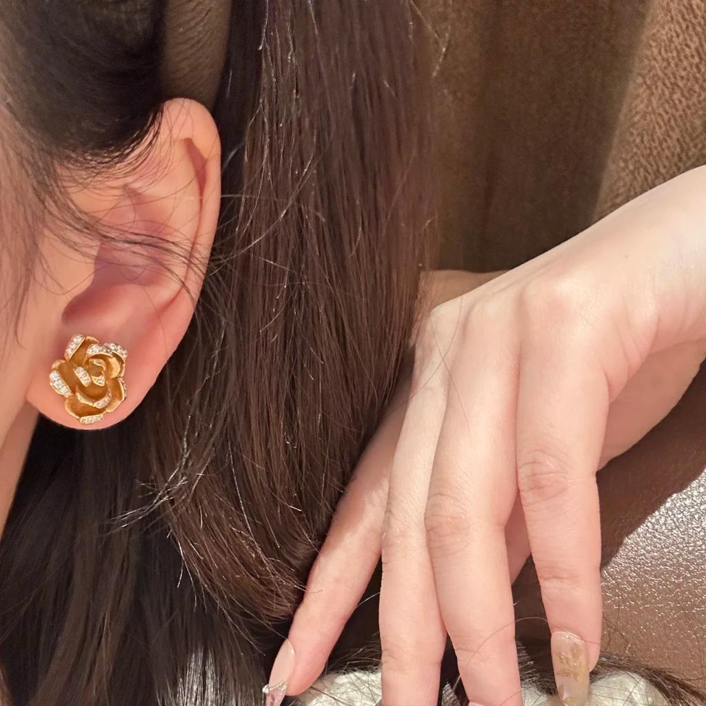 New Chinese National Color Camellia Necklace French Retro Gold Silk Rose Stud Earrings Senior Worker Earl Flower Suit Women