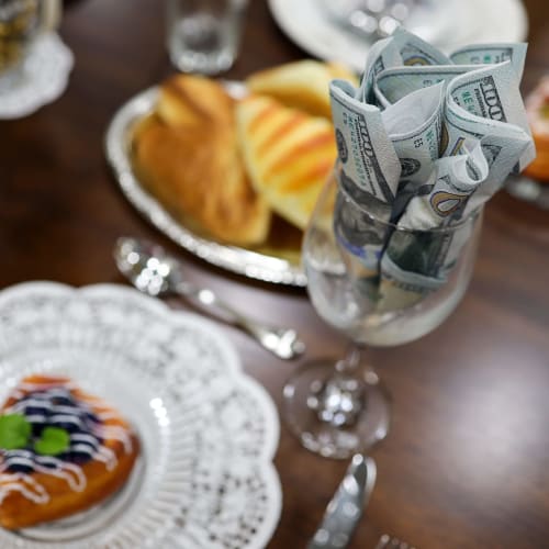 Iconikal Disposable Dinner Paper Party Napkins, 75 Count, $100 Bill Design - Fun Benjamin-Themed Cocktail Napkins for Birthday Parties, Casinos, Offic