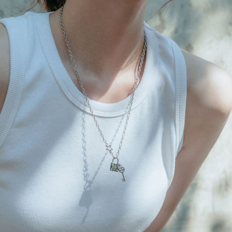 

HIGHSCHOOLDISCO Mysterious Keychain Necklace free