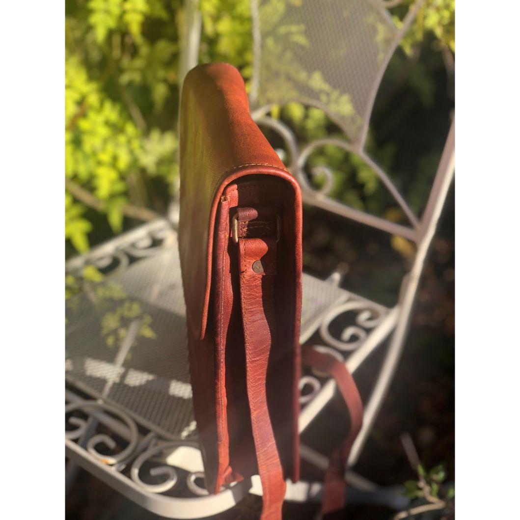 Коричневая кожаная сумка-мессенджер — фото 2