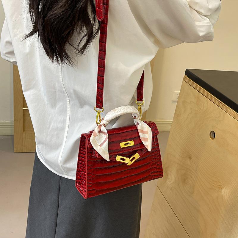 

Нова модна жіноча сумка через плече з крокодиловим візерунком