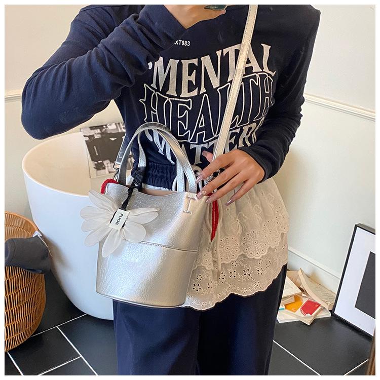 Mini Handbag With Flower Pendant Women's 2025 New Fashion Mobile Phone Bag High-end Small Exquisite Crossbody Bucket Bag