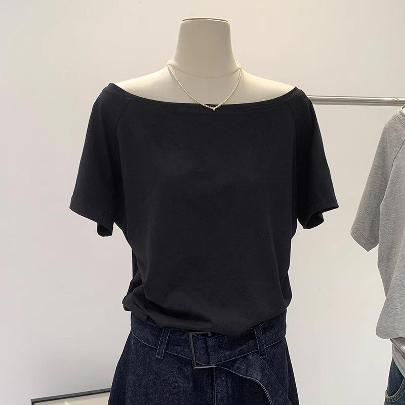 One-word collar slanted shoulder T-shirt women s summer new Spice Girl style off-the-shoulder top design unique short sleeves S чёрный