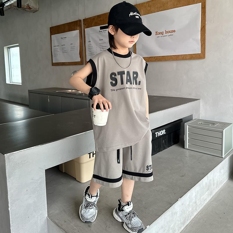 

Youth Summer Boys Basketball Shirt New Fashionable Tank Top+Shorts Boys Top Shorts Set 13-14 Years сірий