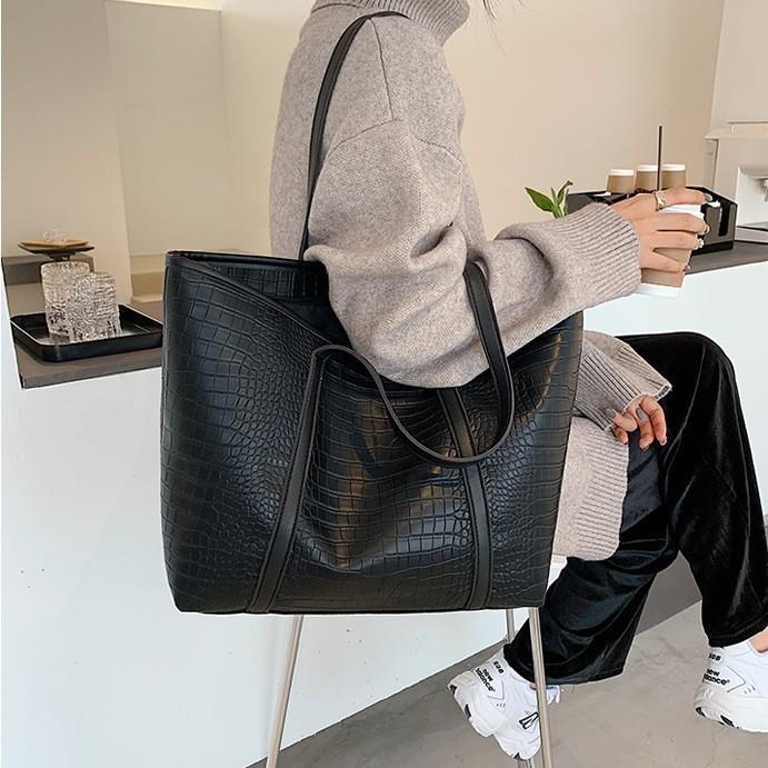 Pu Large Tote Bag For Women With Magnetic Closure And Stone Texture For Daily Use
