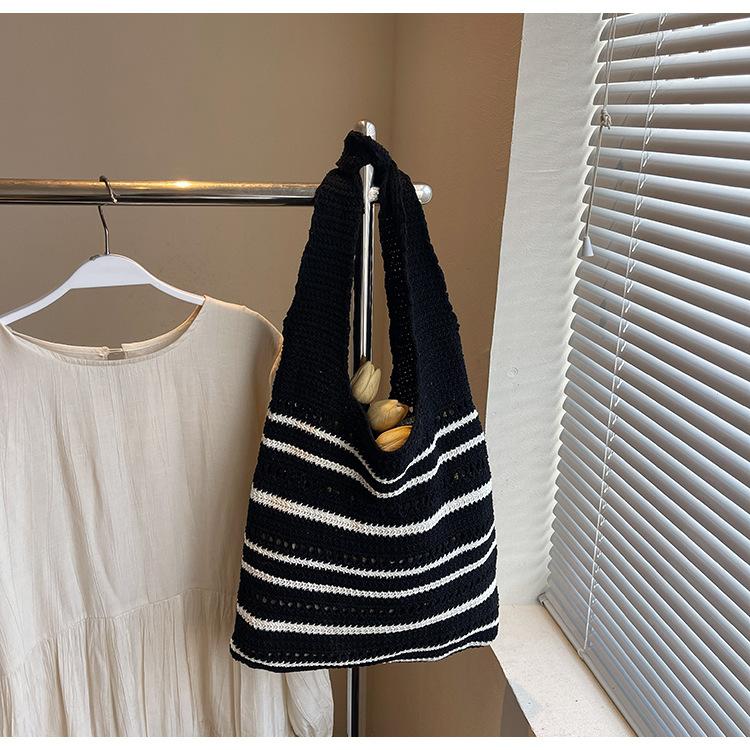 

2025 new cotton thread large-capacity striped shoulder tote bag fashionable and simple knitted bag beach vacation bag чёрный