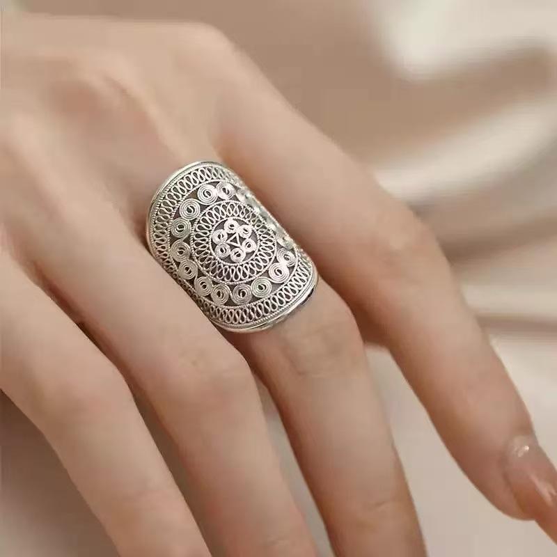Chinese Miao Copper Drum Flower Ring – Hollow Cut-Out Pattern Adjustable Ring for Women, Ethnic Niche Design Finger Band