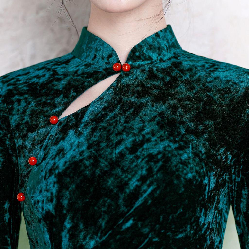 Women's Velvet Green Cheongsam: Retro High-End Autumn/Winter Long Sleeve Dress