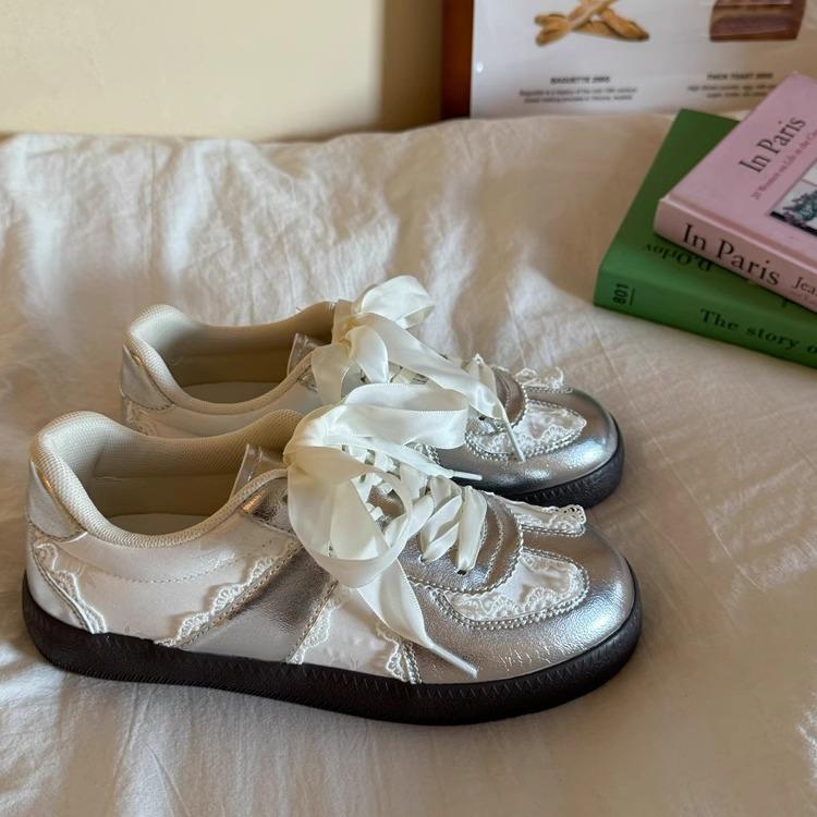 Silver lace niche moral training shoes women's 2025 new popular pearlescent shoelaces thin retro ballet style white shoes