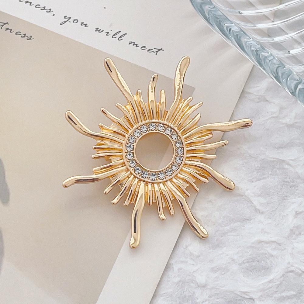 New Brooch, High-end Sun Corsage, Niche High-end Brooch 3CM*5CM