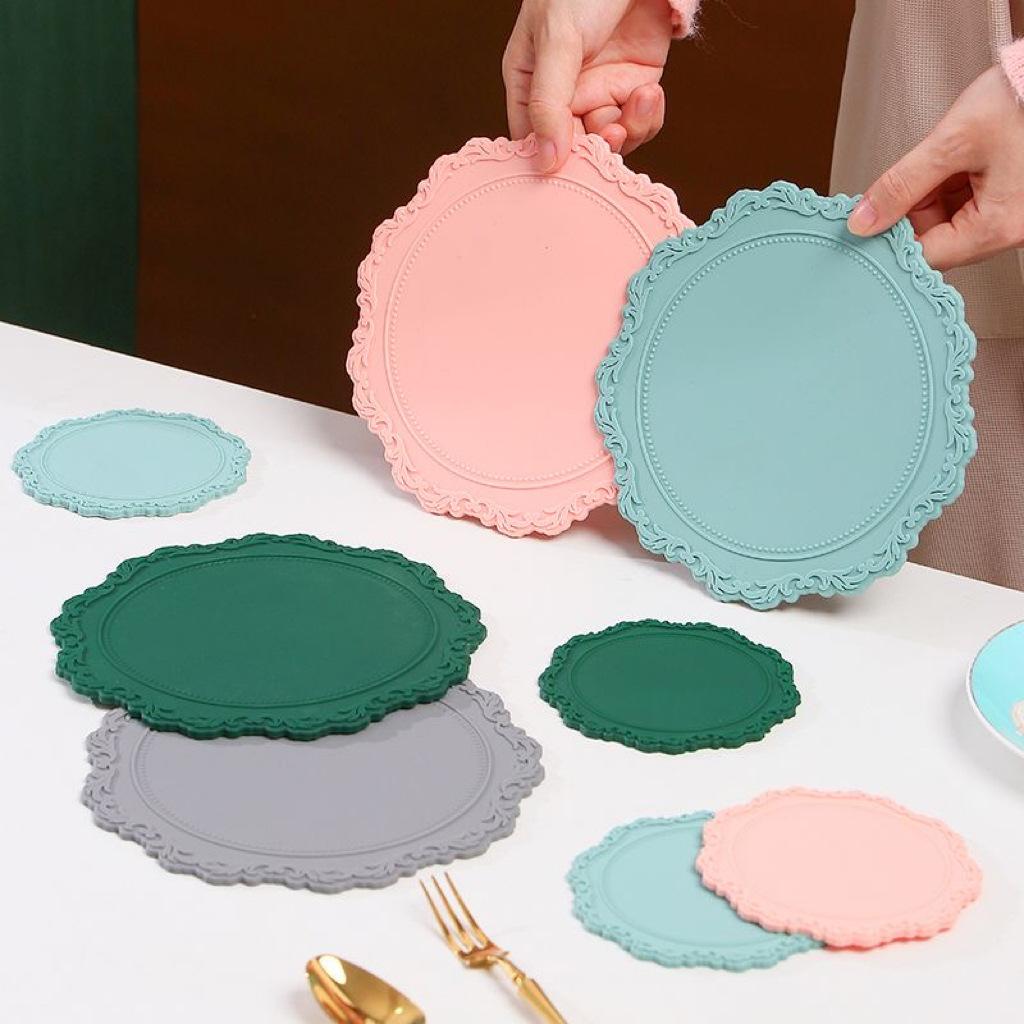 Spitze Silikon Platzset Isoliert Geprägt Schüsseln Tassen und Untertassen Verbrühschutzmatte Hochtemperaturbeständig Europäisch Retro