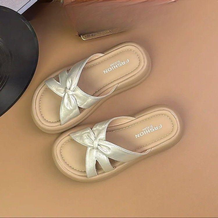 Cool slippers female summer wear 2025 new French fairy wind stepping on shit feeling with skirt fashionable and comfortable thick-soled slippers