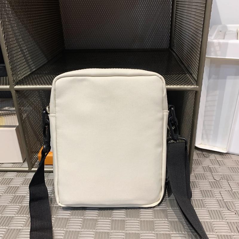 Мужская маленькая сумка через плечо — фото 16