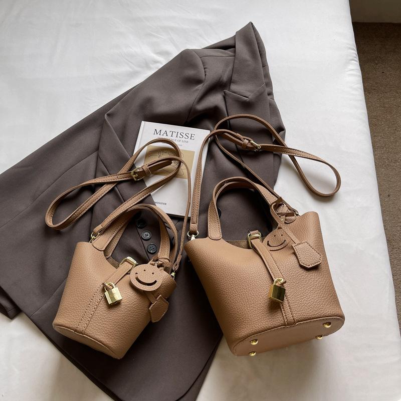 Handheld Bucket Bag Women's New Fashion Versatile Shoulder Bag Casual Messenger Bag
