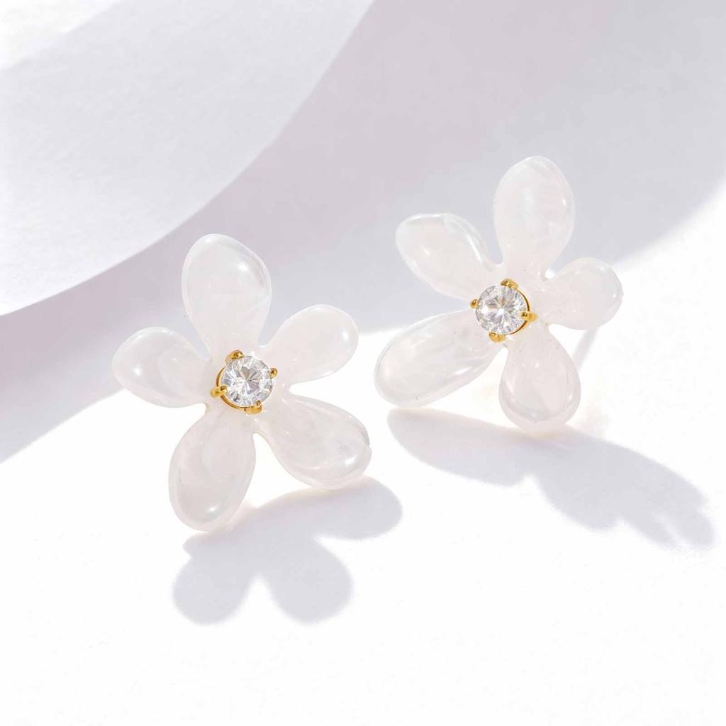 White Resin Flower Shape With Zircon Earrings for Women Stainless Steel Transparent Earrings Elegant Jewelry Gift
