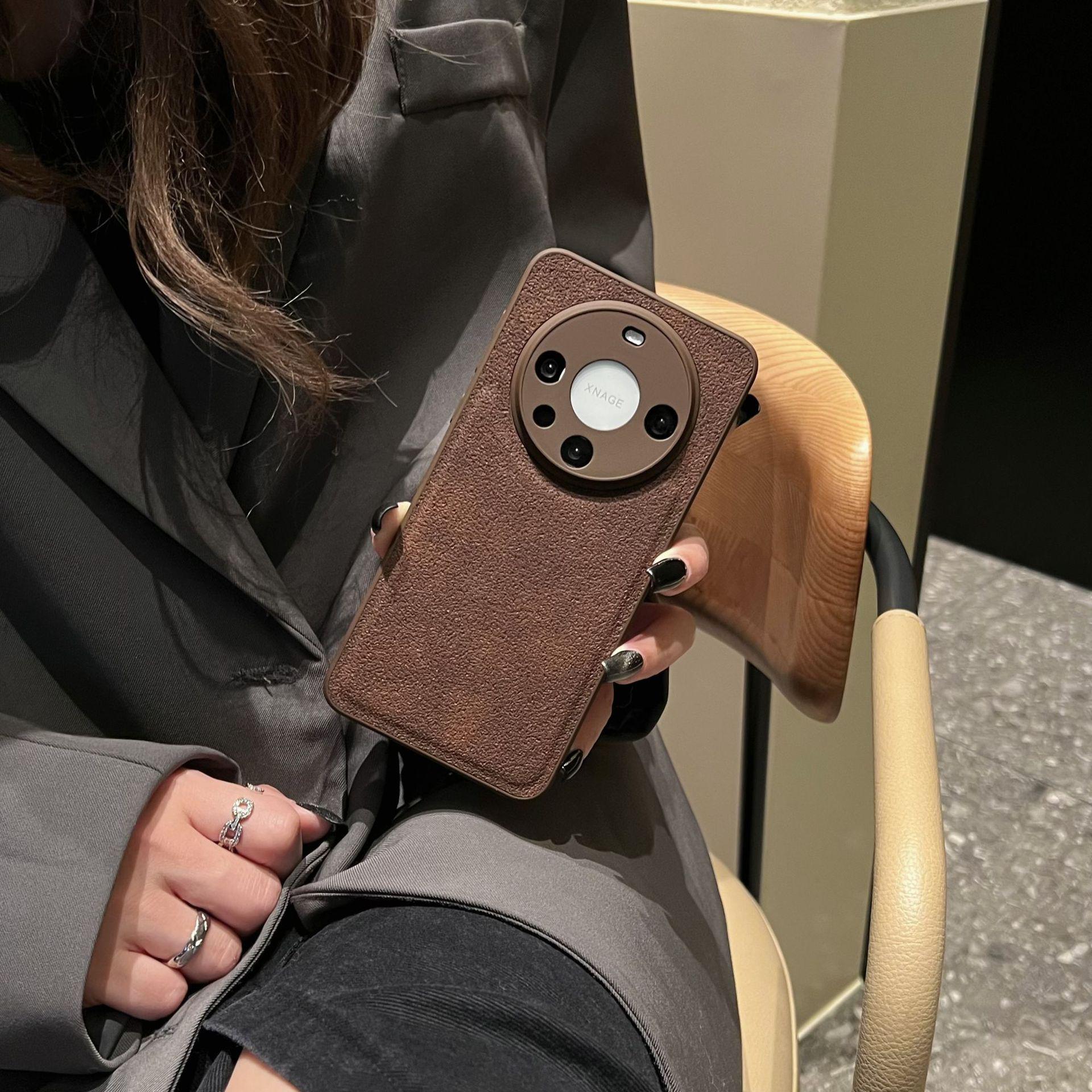 

Чехол однотонный с лунным кратерным узором для Huawei Mate60 Pro и Honor 70: Полное покрытие, Точные вырезы, Противоударный дизайн P50 коричневый