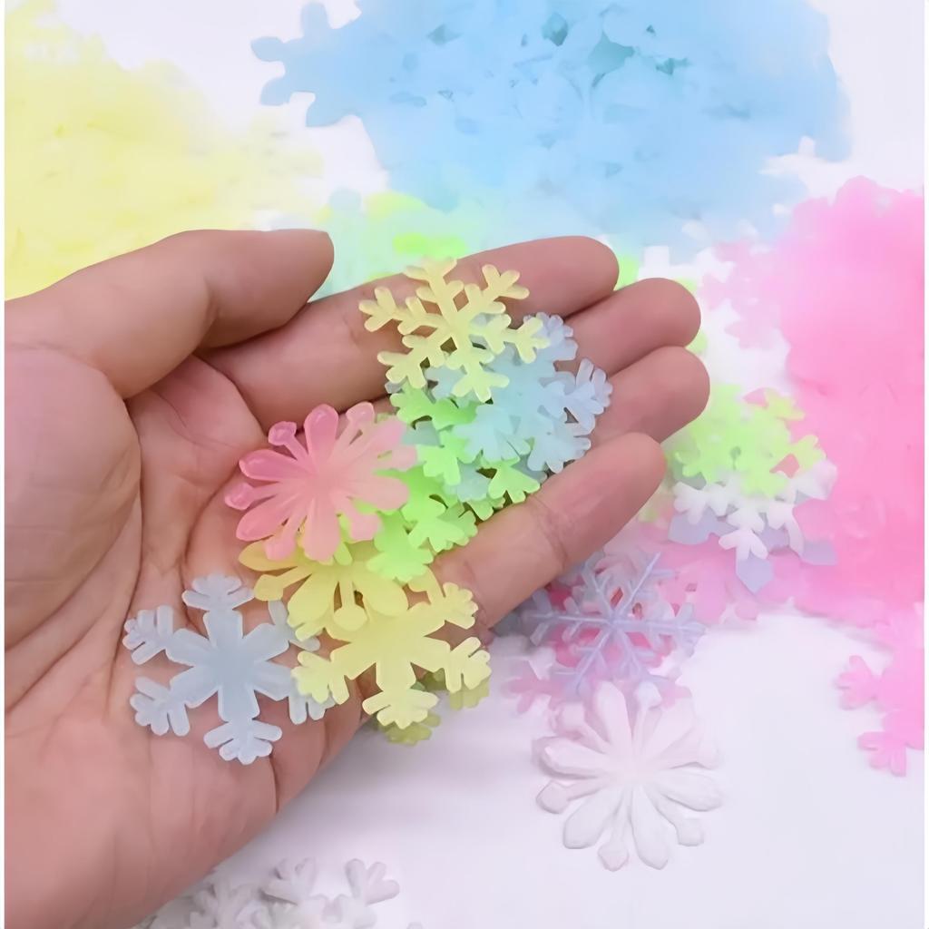 50/100PCS Luminescent Snowflake Wall Stickers, Mini Christmas Snowflake Luminous Wall Decoration Suitable For Home Bedroom Baby Room Decoration