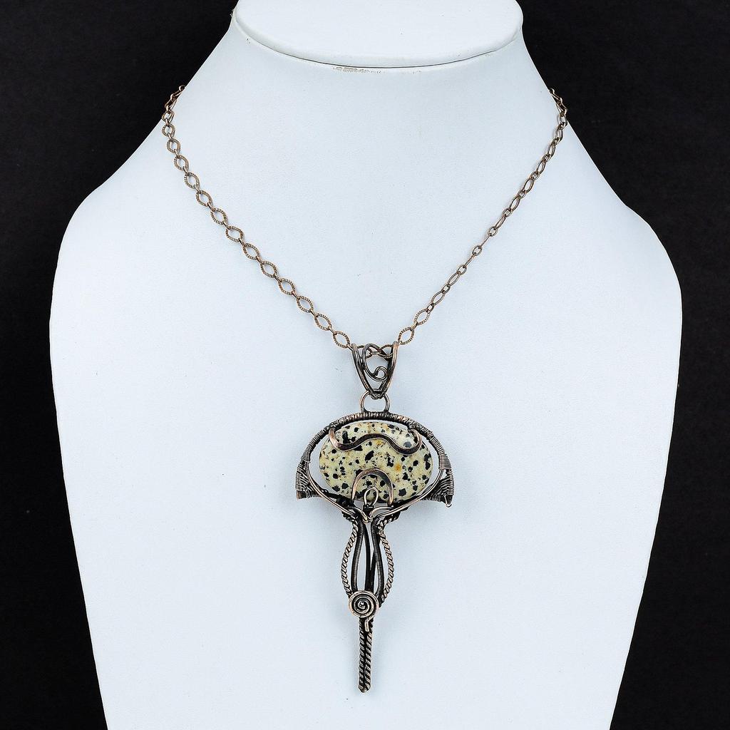 Wisiorek z jaspisu dalmatyńskiego, owinięty drutem miedzianym, ręcznie robiona biżuteria, wisiorek z kamieniem szlachetnym, niesamowita miedziana biżuteria, elegancki wisiorek, prezent dla kobiet