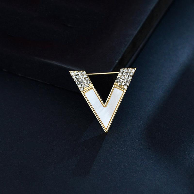 "V Letter Full Diamond Small Brooch for Women, Korean Fashionable and Simple Lapel Pin Cardigan Pin