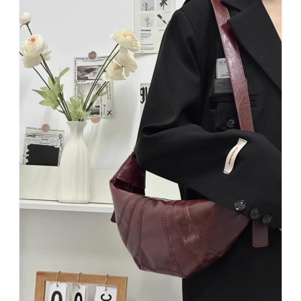 New croissant croissant bag niche breast fanny pack versatile single shoulder leather bag female messenger bag dumpling bag