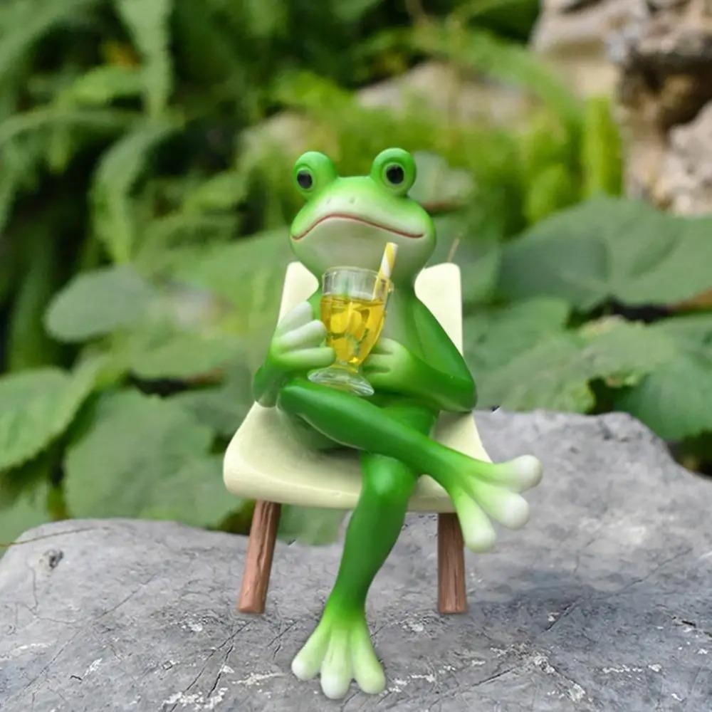 Resin Frog Sit Chair Sculpture Cute Frog Desktop Figurine Rocking Chair Frog Statue Gift Giving