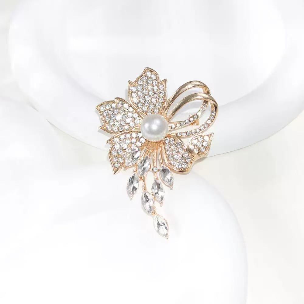 Pearl Heart Brooch: 2025 Autumn/Winter Trend - Korean Exquisite Pin for Women