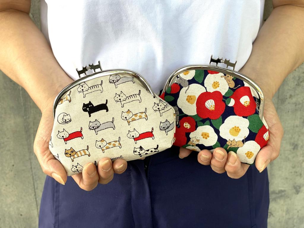Biandu Pair of Clasp Coin Small Item Large Made in Cat Animal Print and Cat Cats, Purse, Purse, Case, Pouch, Capacity, Japan, Kyoto, (Flower (Black))