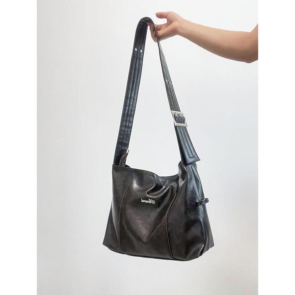 IELGY Ladies Tote Bag Large Capacity Wide Shoulder Strap Shoulder Messenger Bag Retro Commuter