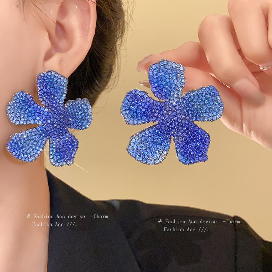 Silver Needle Diamond Flower Stud Earrings Light Luxury High Temperament Earrings European and American Fashion Design Heavy Industry Earrings Women
