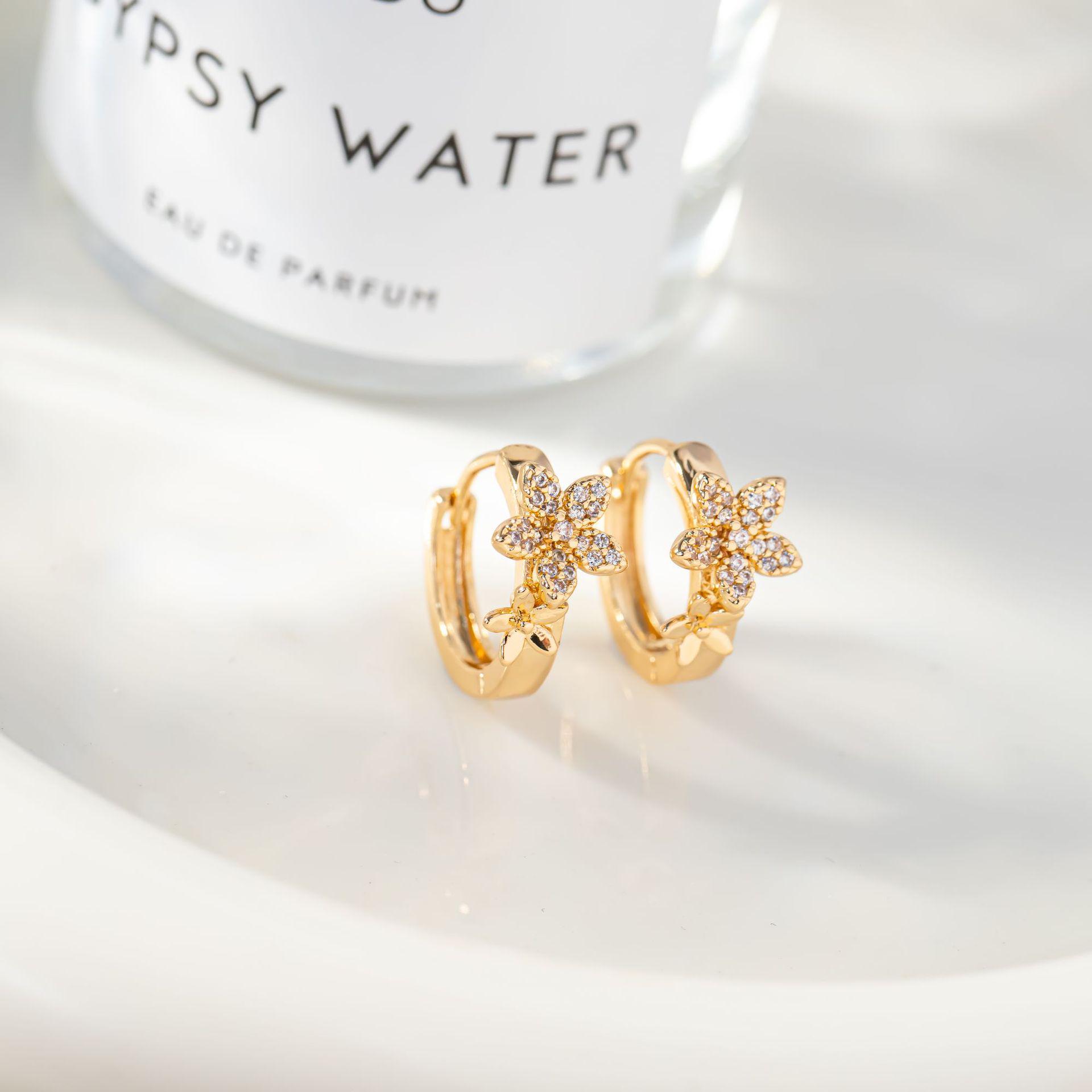 Elegant Rhinestone Flower Ear Cuff: 3D Classic Style Earrings for Cartilage