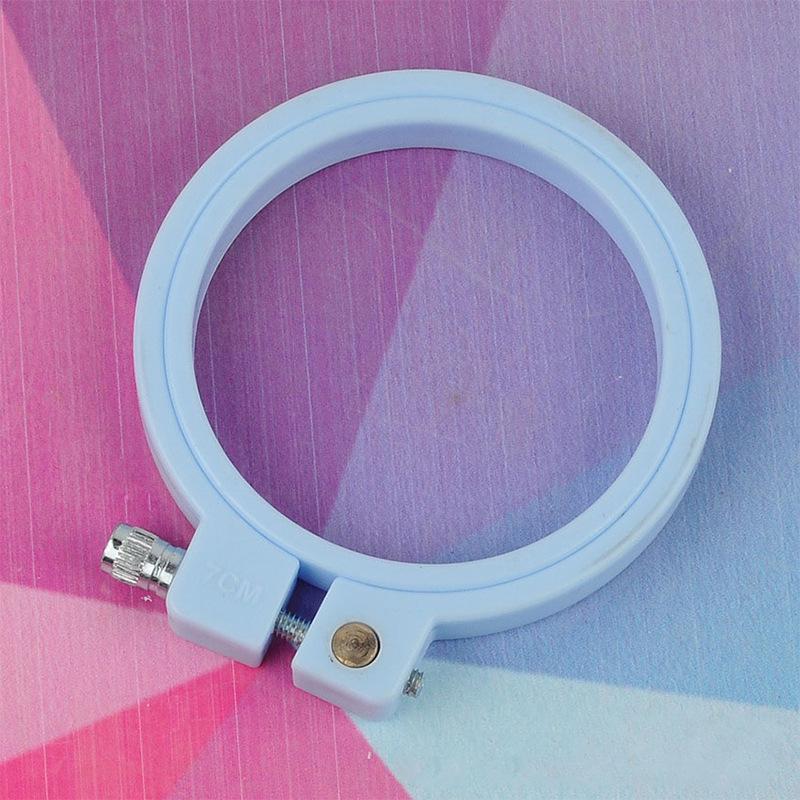 Assorted Plastic Embroidery Hoops: Adjustable Sizes for Cross Stitch, Punch Needle, and DIY Projects.