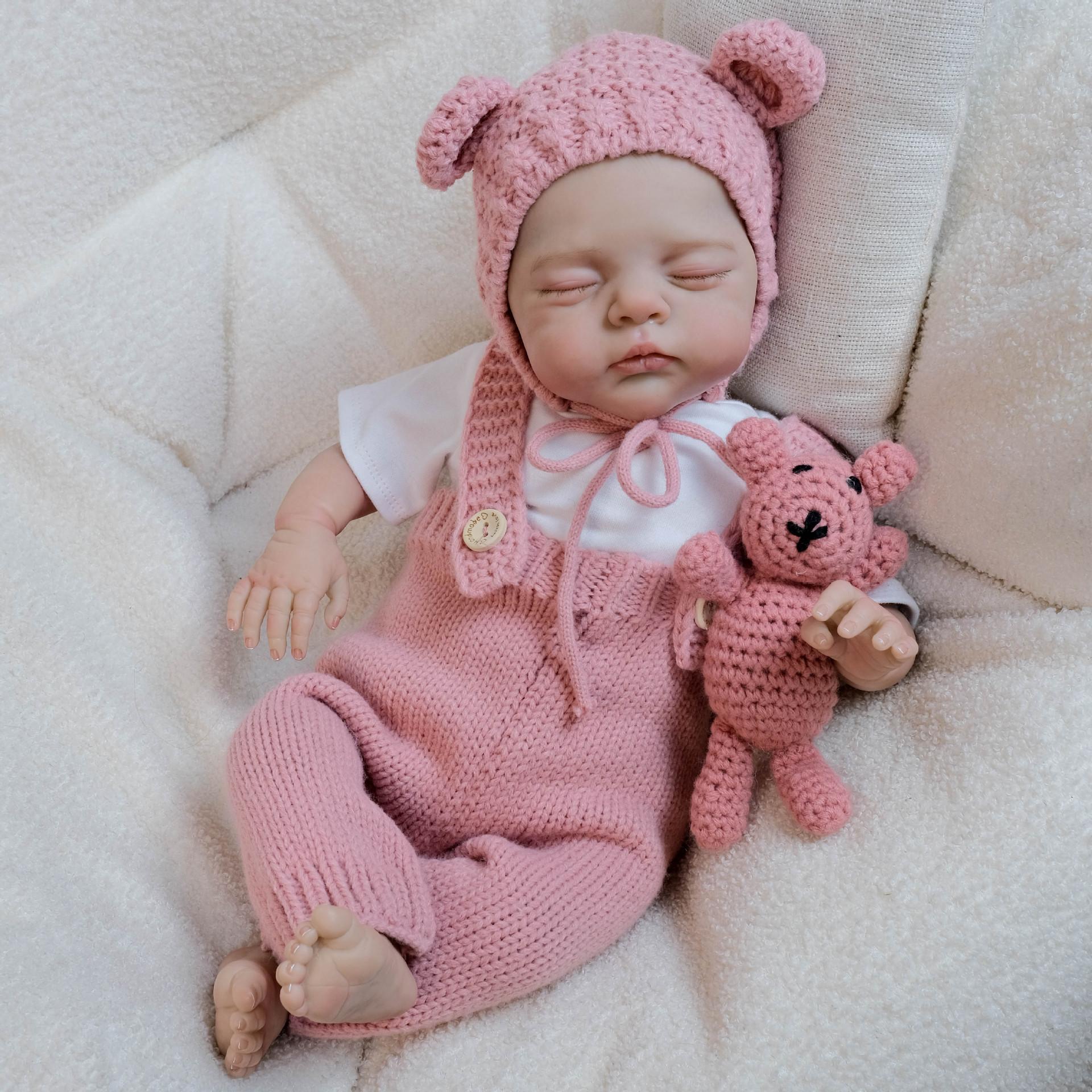 

18 Inch Alive Sleeping Closed Eyes Rebirth Doll Irys Wear Pink Wool Suits Simulation Baby Doll Soft Cloth Body Reborn Doll for Child New Year Gift cloth body