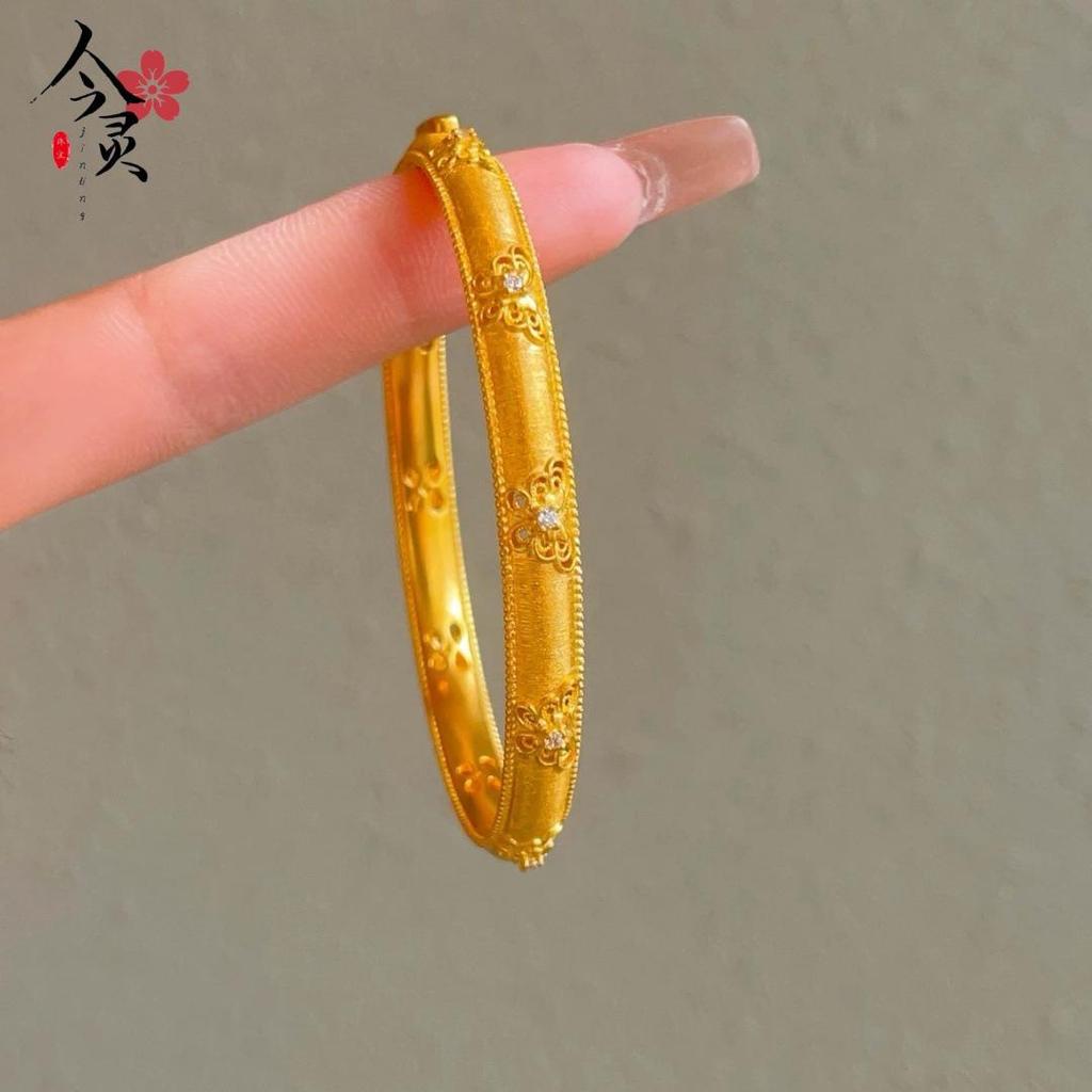 Retro Court-Style Rhinestone Butterfly Clasp Bracelet with Brushed Texture - High-End, Luxurious Niche Design Jewelry