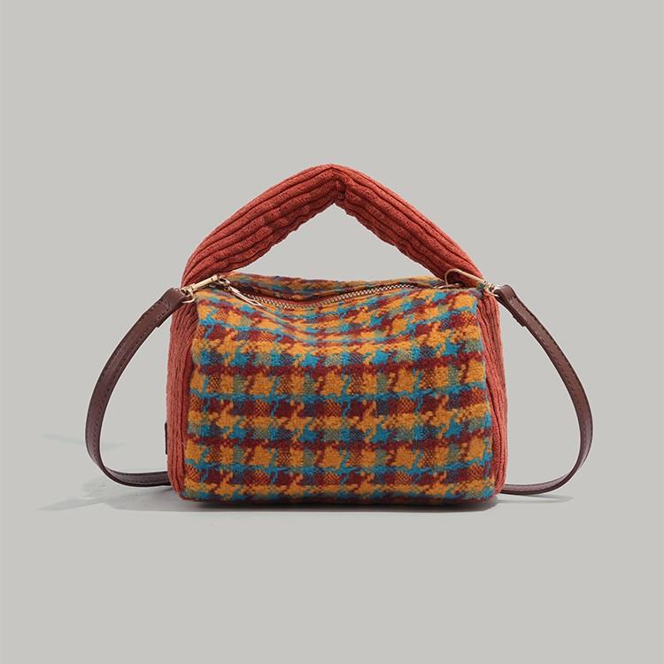 

Autumn and winter 2025 new thousand bird grid bag women s versatile portable cute puffer fish bag student commuting shoulder oblique span bag коричневий