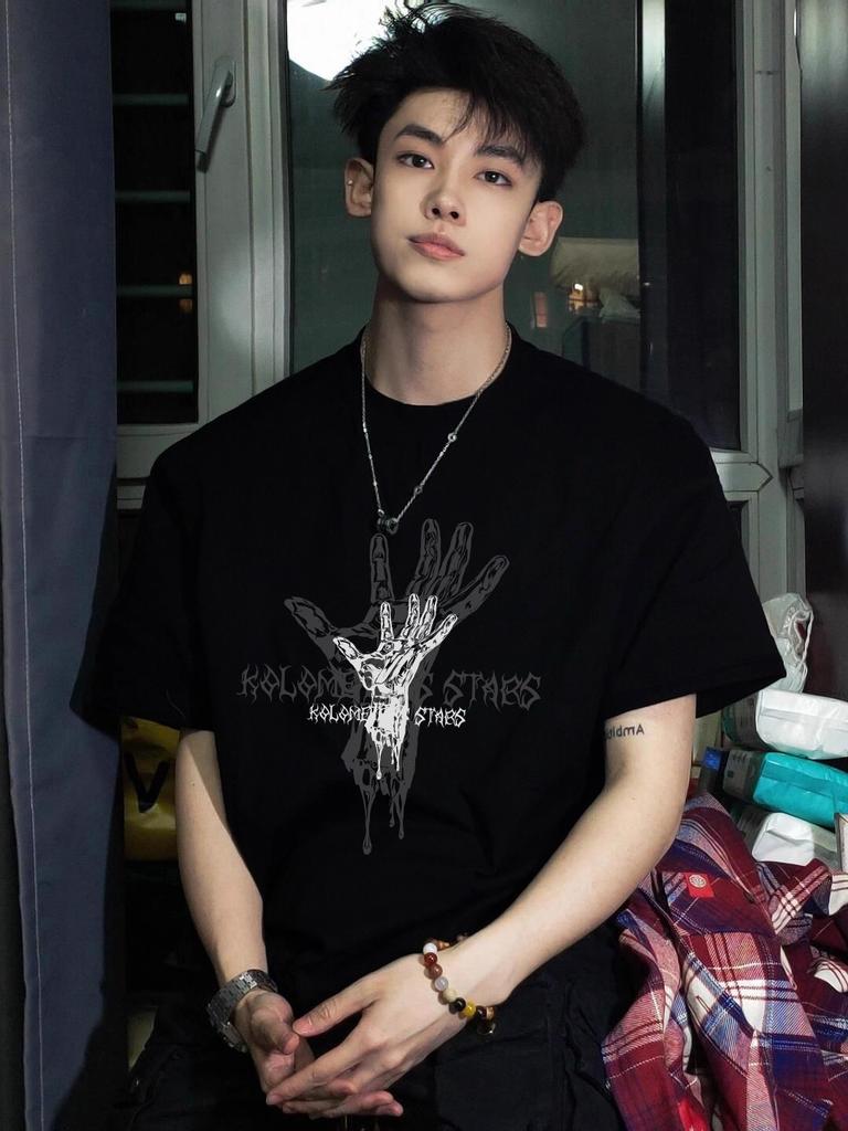 2025 New Mens Shortsleeved Fashion Loose Tshirt Chinese Trend American Design Sense 100 Cotton Soft Comfortable Cool Summer